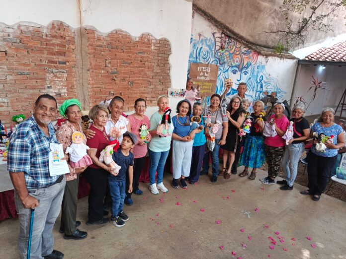 Valencia: Muñequeros celebran su día en honor a Zobeyda Jiménez Valencia: Muñequeros celebran su día en honor a Zobeyda Jiménez