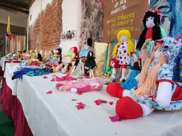 Valencia: Muñequeros celebran su día en honor a Zobeyda Jiménez