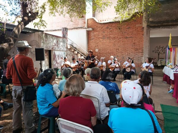 Valencia: Muñequeros celebran su día en honor a Zobeyda Jiménez