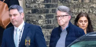 Arrestan exembajador británico