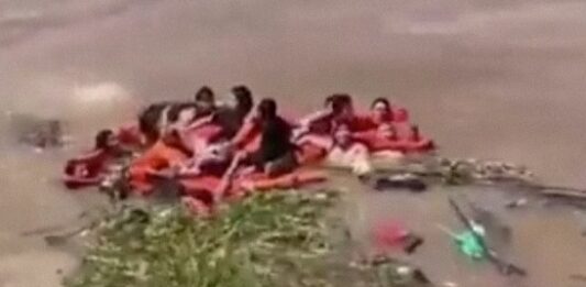 Lancha en la Amazonía