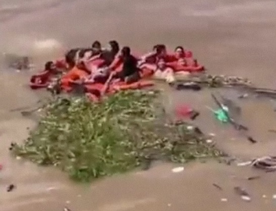 lancha Lancha en la Amazonía