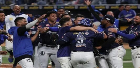 Pdta. (E) Delcy Rodríguez felicita al Magallanes