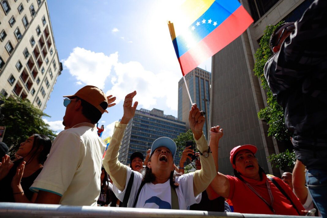 photo_4904812713591114712_y Venezolanos exigiron liberación inmediata del presidente Maduro y Cilia Flores