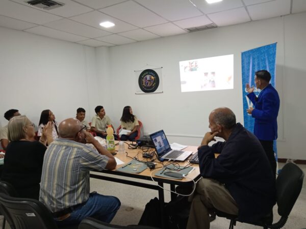 Estudiantes de la UBV sede José Güitian presentaron sus proyectos