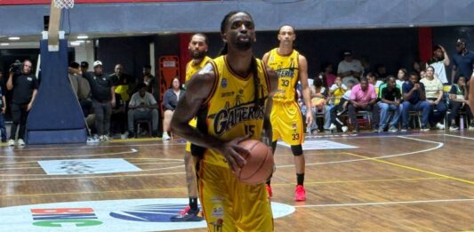 Superliga: Gaiteros vence a Guaiqueríes 88-84 y extiende su imbatibilidad