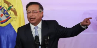 Petro denuncia bombardeos