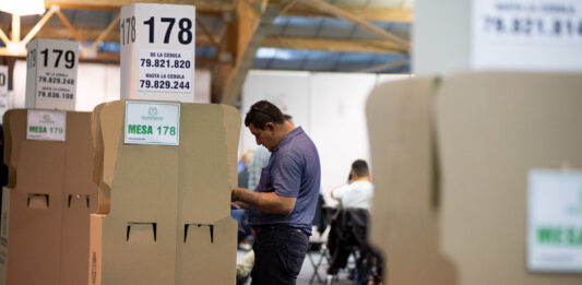 Colombianos eligen a sus legisladores