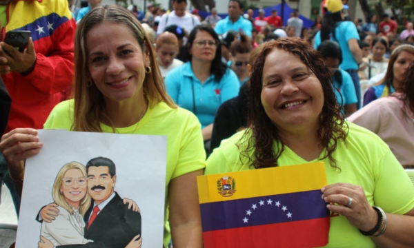 Venezolanos salieron a las calles en apoyo al presidente Maduro y Cilia Flores