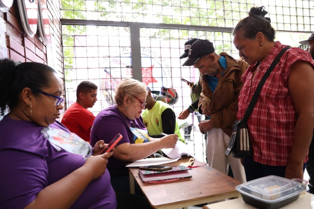 masiva participación en primera Consulta Popular