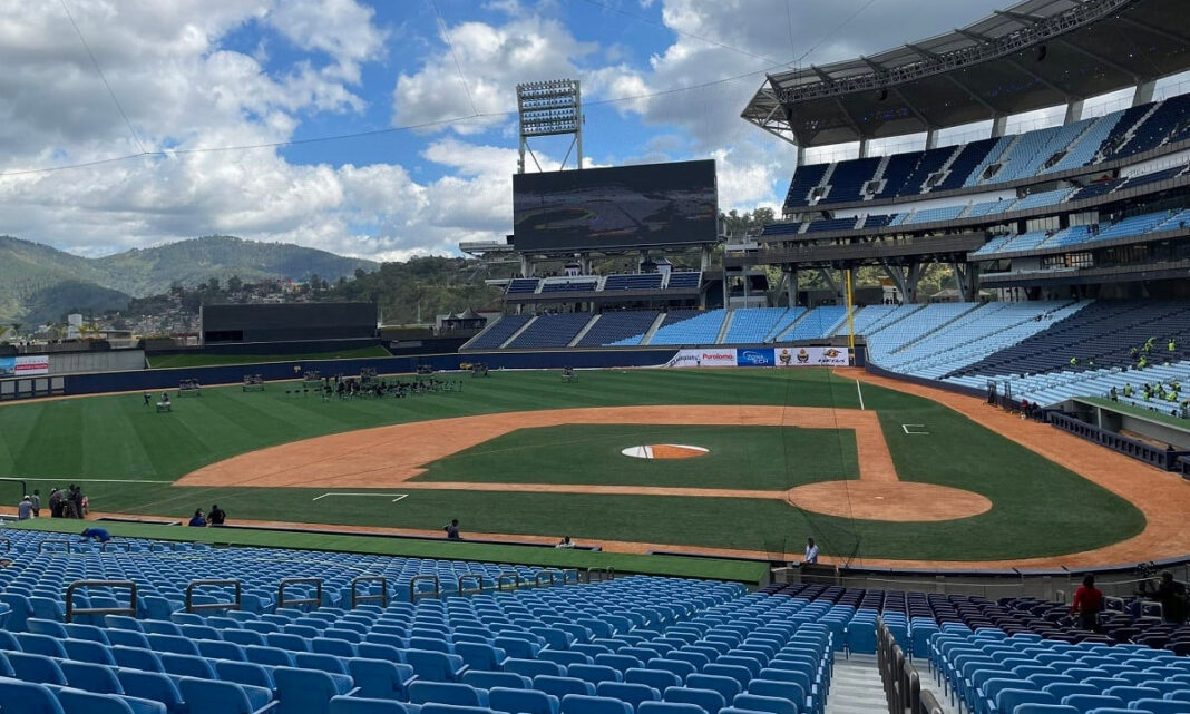El Monumental reunirá a leyendas del béisbol en un homenaje especial El Monumental reunirá a leyendas del béisbol en un homenaje especial