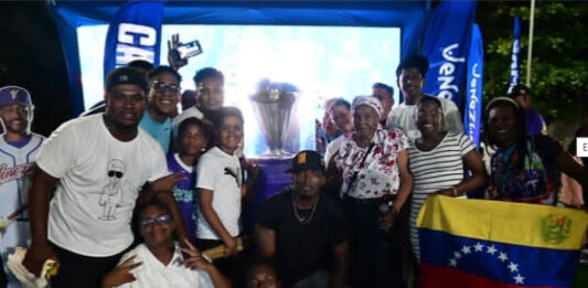La Sábana recibió trofeo del Clásico de Béisbol al son de los tambores