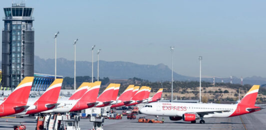 España: Inician huelga indefinida en los principales aeropuertos