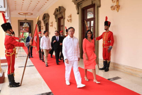 delcy y petro miraflores