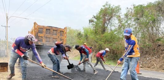 Avanza asfaltado en red vial del Asentamiento Campesino Los Samanes