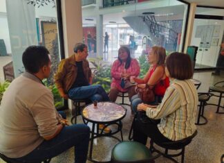 “El libro es una extraña mercancía”: Arnaldo Jiménez analiza el fenómeno editorial en la Ágora del Libro 2026