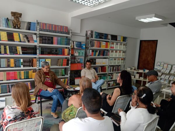 ‎ Poesía, música e historia cerraron la tarde del Ágora del Libro 2026