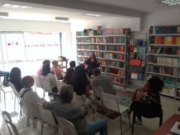 ‎ Poesía, música e historia cerraron la tarde del Ágora del Libro 2026