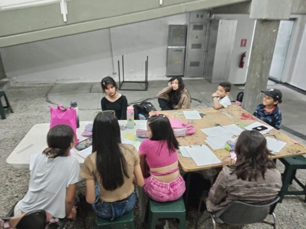 ‎ Poesía, música e historia cerraron la tarde del Ágora del Libro 2026