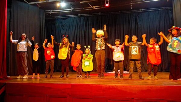 ‎ Poesía, música e historia cerraron la tarde del Ágora del Libro 2026