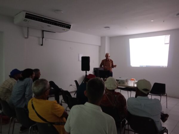 ‎ Poesía, música e historia cerraron la tarde del Ágora del Libro 2026