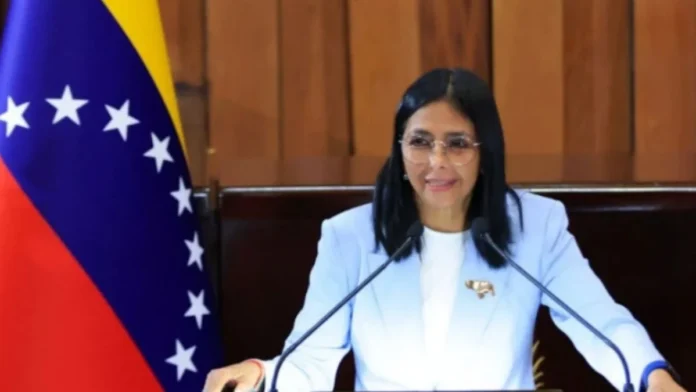 Mujeres venezolanas condenan actos de misoginia contra la presidenta encargada en España