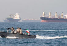 Anuncian nuevas condiciones para transitar por el estrecho de Ormuz