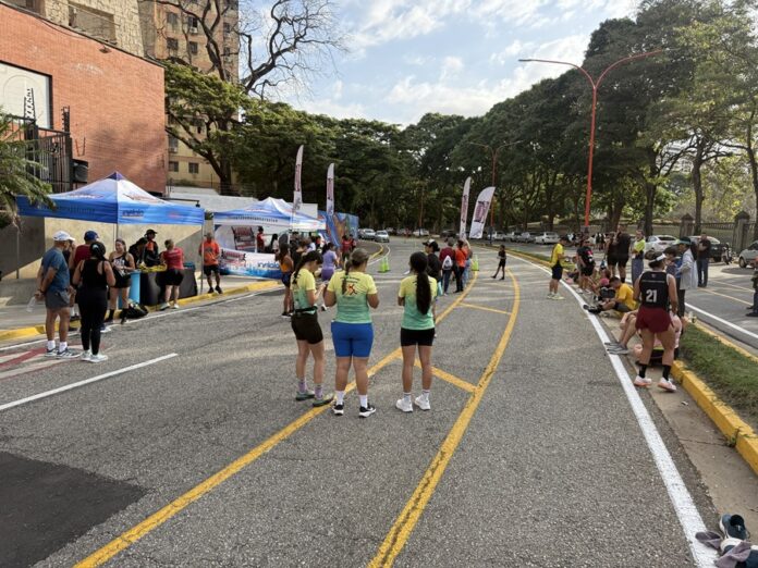 Corredores participaron en chequeo de la Media Maratón Valencia 2026
