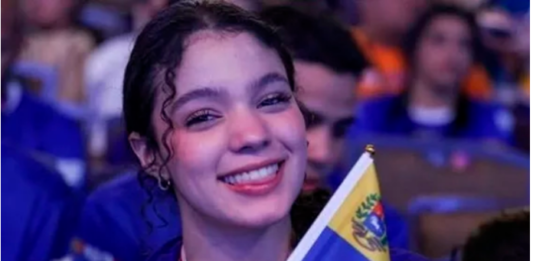 Angelina Ferrer ganó oro para venezuuela en mundial de robótica