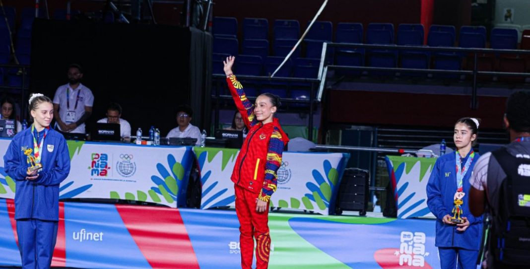 Gimnasta Mía Garcés se colgó el oro en los Suramericanos de la Juventud 2026