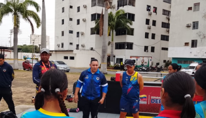 Supervisan preparación de la selección nacional de hockey sobre césped