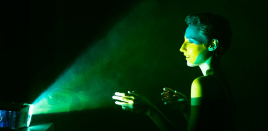 la luz es el primer y último tema de la humanidad