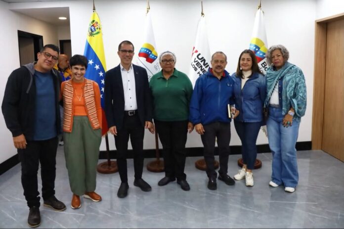 Universidad de Hidrocarburos y Unacom avanzan en alianza estratégica formativa