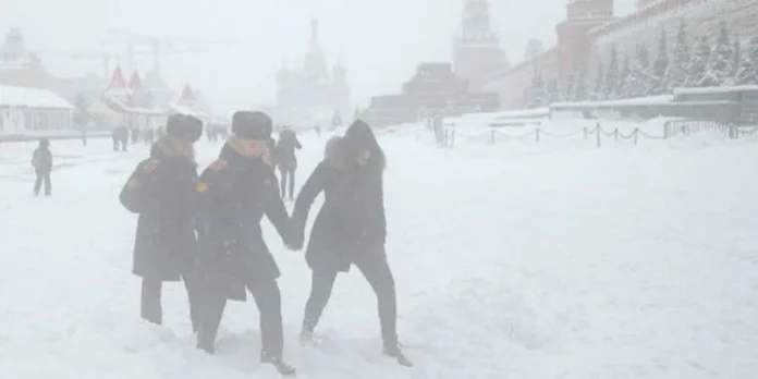Elevan alerta Naranja en Moscú tras altas nevadas y viento