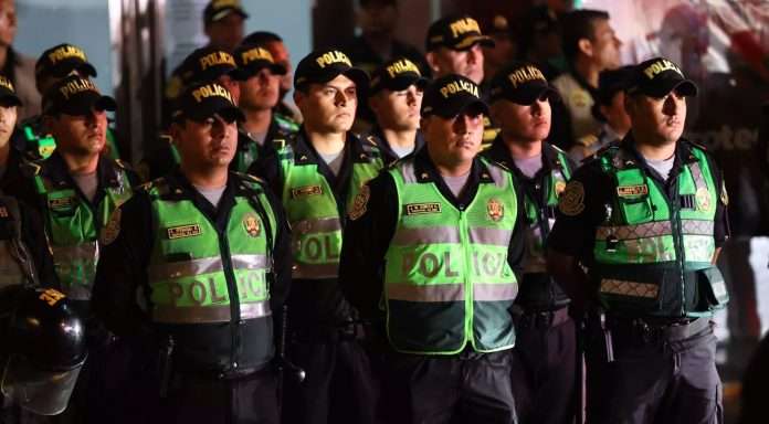 Policia-Peru-696x384