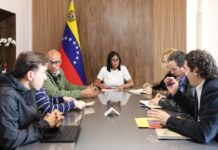 Delcy Rodríguez se reúne con autoridades del sector educativo