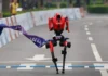Realizan segunda edición del maratón de robots humanoides en China