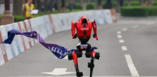 Realizan segunda edición del maratón de robots humanoides en China