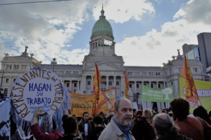 Argentina: Protestas contra la reforma de la Ley de Glaciares
