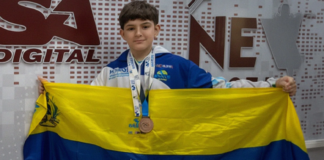 Joven venezolano se alza con el oro en Olimpiada de Matemáticas de Singapur 2026