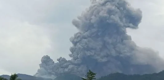 Indonesia se mantienen en alerta tras erupción del Volcán Dukono