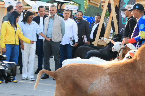 presidenta-inauguro-expoferia presidenta-inauguro-expoferia