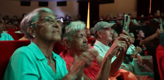 Tarde de música vivieron los abuelos con el programa "Mary Schwarzenberg”