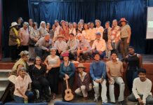 Foto grupal con Laura Antillano