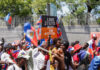 Miles de haitianos salen a las calles para exigir el cese de la violencia Miles de haitianos toman las calles de Puerto Príncipe para exigir la paz