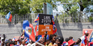 Miles de haitianos toman las calles de Puerto Príncipe para exigir la paz