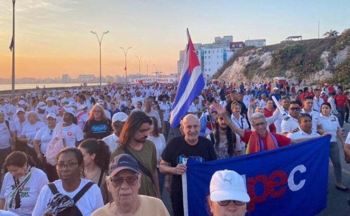 Cuba: Trabajadores marcharon por la paz y contra el bloqueo