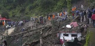Más de 100 fallecidos en el norte de la India tras fuerte tormenta