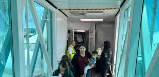Regresan al país 133 venezolanos en el vuelo 146 de la Gran Misión Vuelta a la Patria