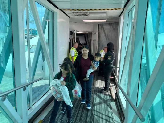 Regresan al país 133 venezolanos en el vuelo 146 de la Gran Misión Vuelta a la Patria Regresan al país 133 venezolanos en el vuelo 146 de la Gran Misión Vuelta a la Patria